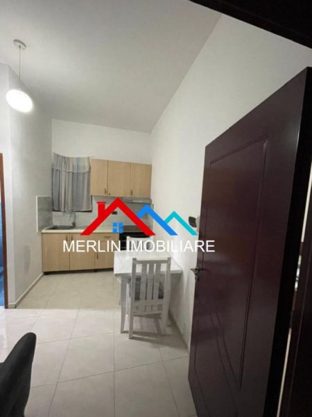 Tirane, jepet me qera apartament 1+1+Ballkon Kati 4, 40 m² 350 € (BULEVARDI I RI)