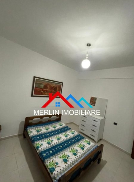 Tirane, jepet me qera apartament 1+1+Ballkon Kati 4, 40 m² 350 € (BULEVARDI I RI)