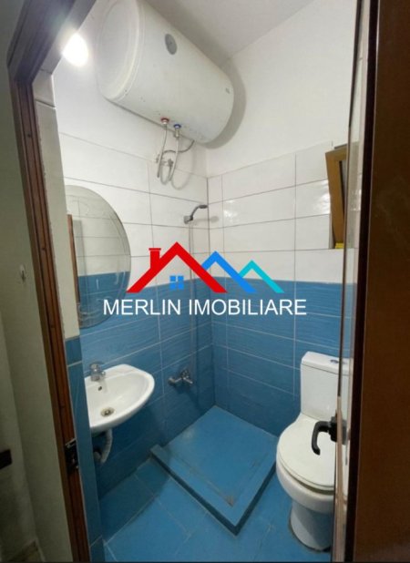 Tirane, jepet me qera apartament 1+1+Ballkon Kati 4, 40 m² 350 € (BULEVARDI I RI)