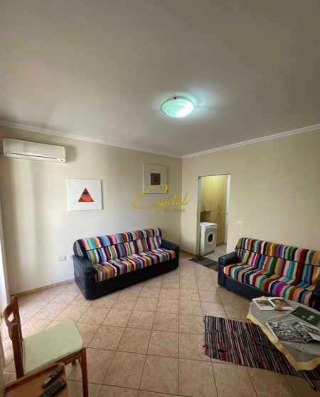 Tirane, jepet me qera apartament 1+1 Kati 6, 50 m² 500 € (PAZARI I RI)