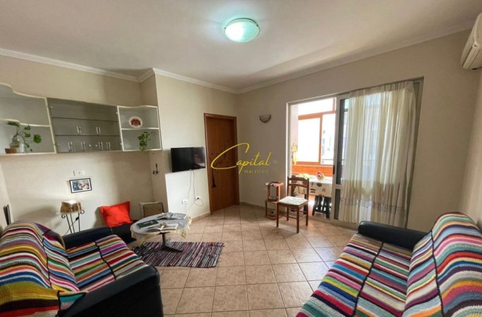 Tirane, jepet me qera apartament 1+1 Kati 6, 50 m² 500 € (PAZARI I RI)