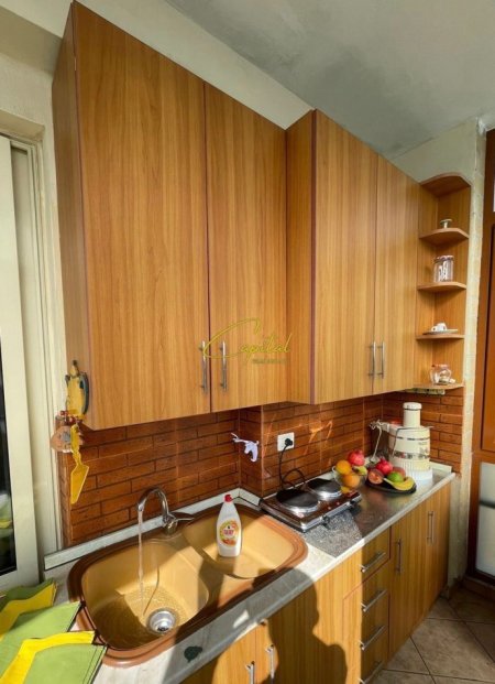 Tirane, jepet me qera apartament 1+1 Kati 6, 50 m² 500 € (PAZARI I RI)