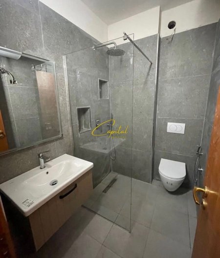 Tirane, jepet me qera apartament 1+1 Kati 6, 50 m² 500 € (PAZARI I RI)