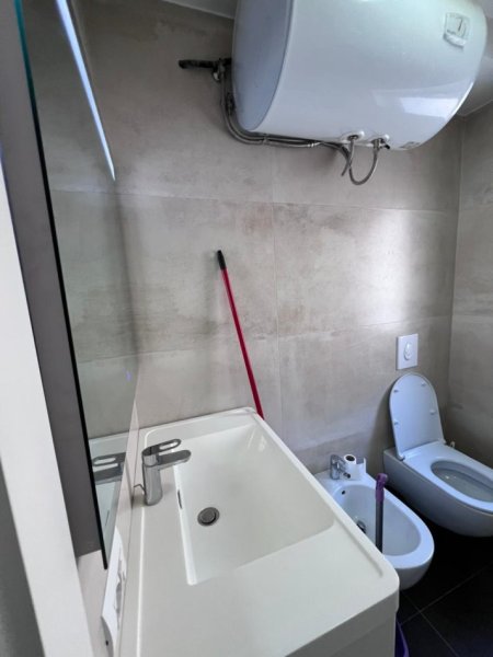 Tirane, jepet me qera apartament 1+1 Kati 2, 58 m² 500 € 