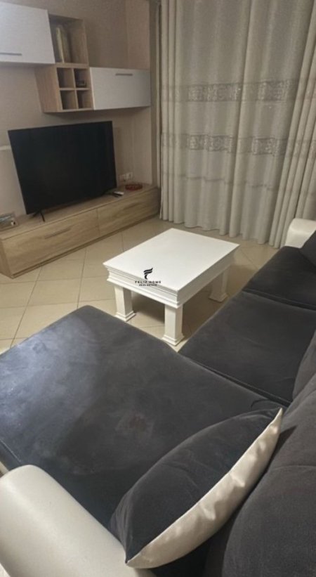 Tirane, jepet me qera apartament 1+1 Kati 10, 550 m² 550 € 