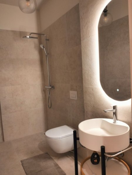 Tirane, jepet me qera 2+1+Ballkon Kati 3, 