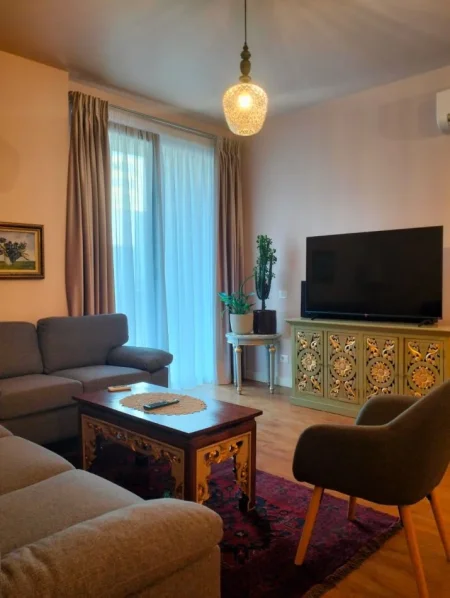 Tirane, jepet me qera 2+1+Ballkon Kati 3, 