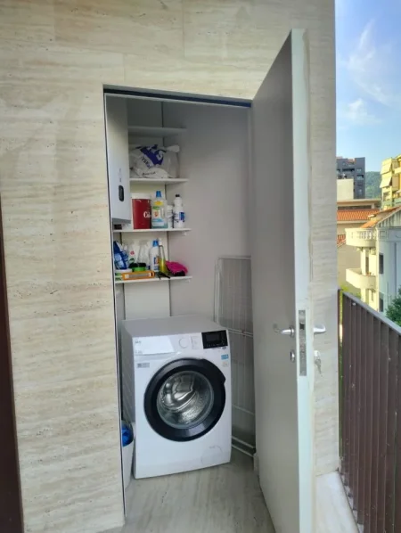 Tirane, jepet me qera 2+1+Ballkon Kati 3, 