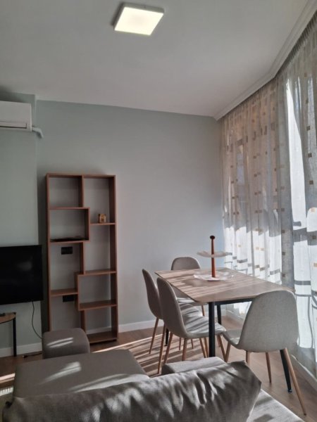 Tirane, jepet me qera apartament 1+1+Ballkon Kati 7, 60 m² 650 € 