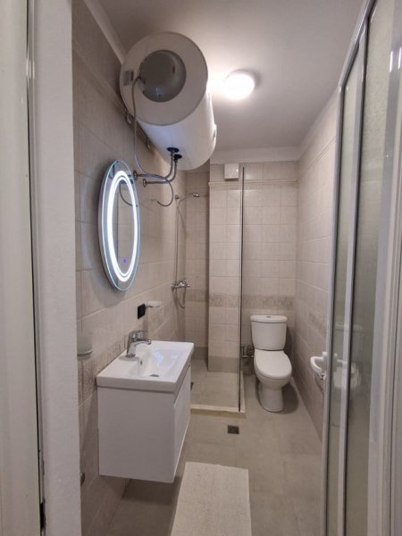 Tirane, jepet me qera apartament 1+1+Ballkon Kati 7, 60 m² 650 € 