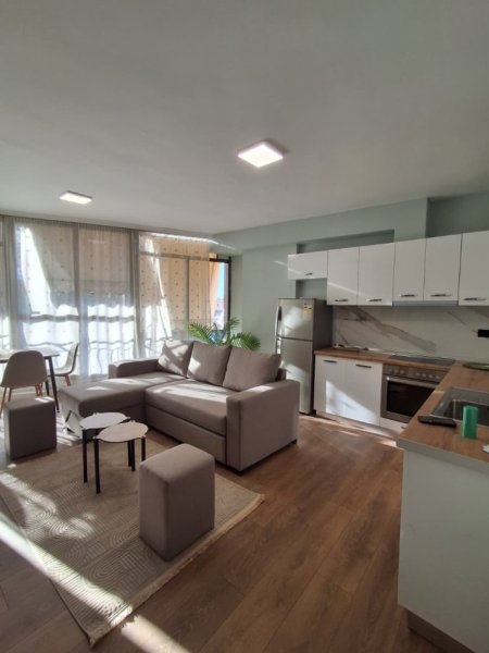 Tirane, jepet me qera apartament 1+1+Ballkon Kati 7, 60 m² 650 € 