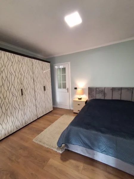 Tirane, jepet me qera apartament 1+1+Ballkon Kati 7, 60 m² 650 € 