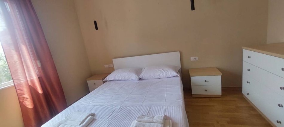 Tirane, jepet me qera apartament 1+1 Kati 4, 65 m² 600 € (selvia)