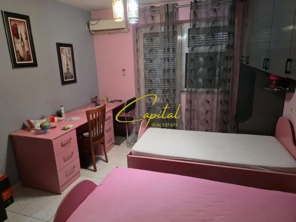 Tirane, jepet me qera apartament 1+1 Kati 3, 70 m² 420 € (RRUGA BARDHYL)