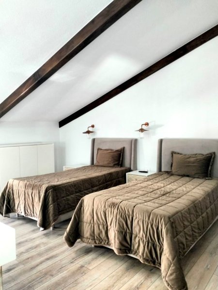 Tirane, jepet me qera 3+1+Aneks+Ballkon Kati 2, 210 m² 