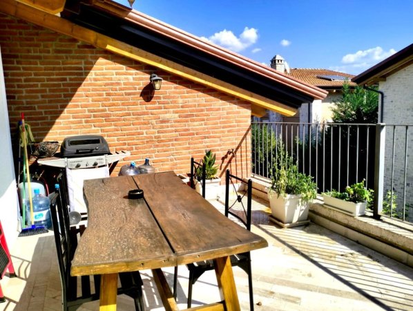 Tirane, jepet me qera 3+1+Aneks+Ballkon Kati 2, 210 m² 