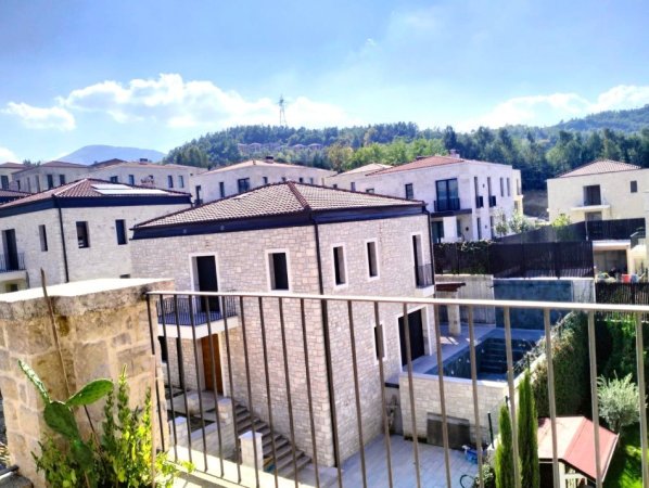 Tirane, jepet me qera 3+1+Aneks+Ballkon Kati 2, 210 m² 