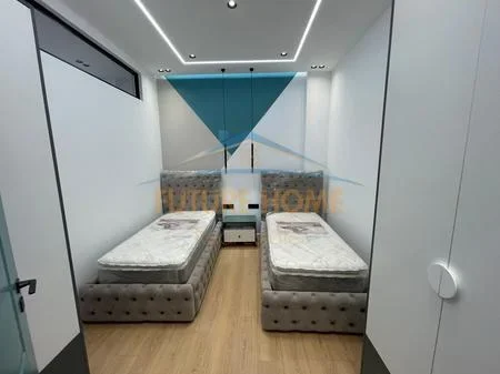 Tirane, jepet me qera apartament 2+1 Kati 1, 90 m² 1.000 € 