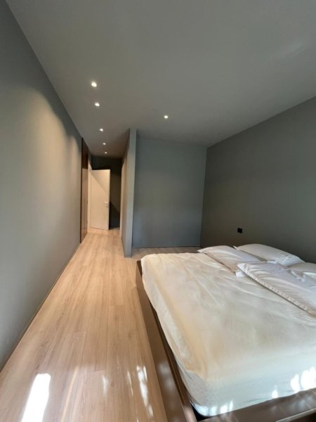 Tirane, jepet me qera apartament 2+1+Ballkon Kati 4, 105 m² 2.500 € (Lion Park)