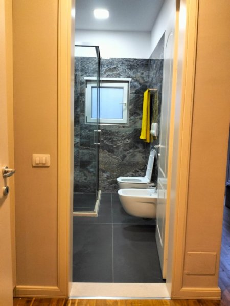 Tirane, jepet me qera Vile 3+1+Aneks+Ballkon Kati 1, (Secret Garden Residence)