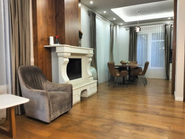 Tirane, jepet me qera Vile 3+1+Aneks+Ballkon Kati 1, (Secret Garden Residence)