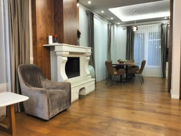Tirane, jepet me qera Vile 3+1+Aneks+Ballkon Kati 1, (Secret Garden Residence)