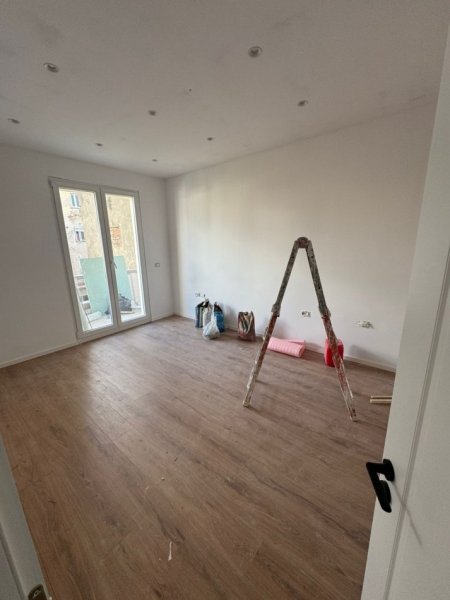 Tirane, shitet apartament 2+1+Ballkon Kati 4, 73 m² 168.000 € 