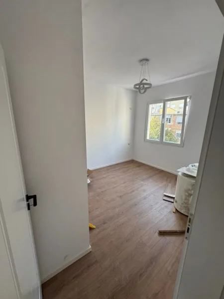 Tirane, shitet apartament 2+1+Ballkon Kati 4, 73 m² 168.000 € 