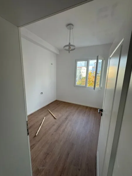 Tirane, shitet apartament 2+1+Ballkon Kati 4, 73 m² 168.000 € 