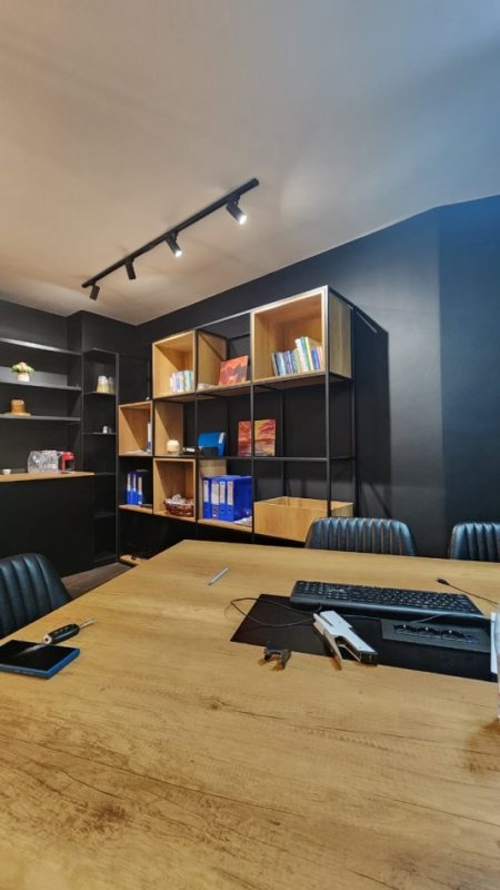 Tirane, jepet me qera zyre Kati 1, 85 m² 800 € (zyra me qera tek rruga kosovareve)