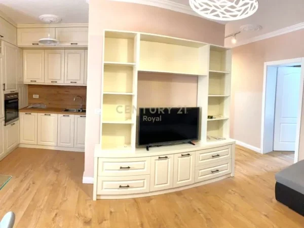 Tirane, jepet me qera apartament 2+1 Kati 5, 70 m² 800 € 