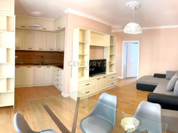 Tirane, jepet me qera apartament 2+1 Kati 5, 70 m² 800 € 