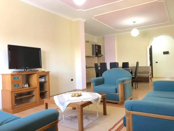 Tirane, jepet me qera apartament 2+1+Ballkon Kati 3, 105 m² 370 € 