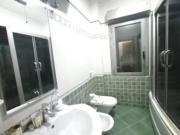 Tirane, jepet me qera apartament 4+1+Aneks+Ballkon Kati 4, 200 m² (zogu i zi)