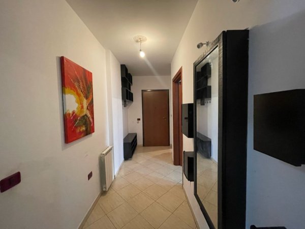 Tirane, jepet me qera apartament 4+1+Aneks+Ballkon Kati 4, 200 m² (zogu i zi)
