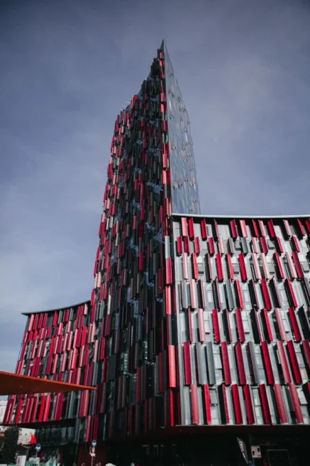 Tirane, jepet me qera zyre Kati 2, 235 m² 6.600 € (STADIUMI ARENA)