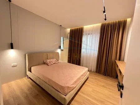 Tirane, jepet me qera apartament 2+1 Kati 3, 117 m² 900 € 