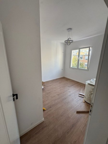 Tirane, shes apartament 2+1+Ballkon Kati 4, 73 m² 168.000 € (Rruga Mine Peza)