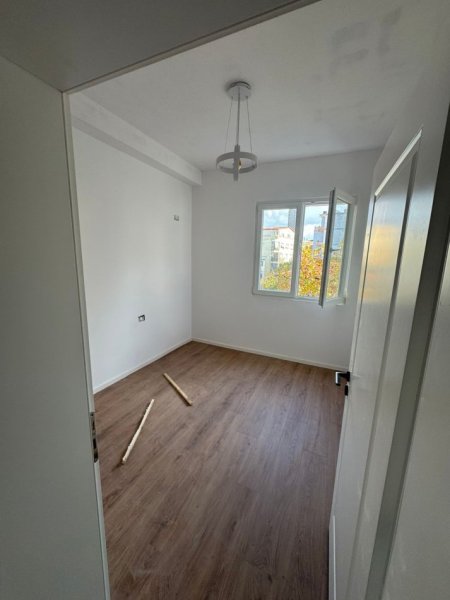 Tirane, shes apartament 2+1+Ballkon Kati 4, 73 m² 168.000 € (Rruga Mine Peza)