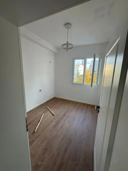Tirane, shes apartament 2+1+Ballkon Kati 4, 73 m² 160.000 € (Rruga Mine Peza)