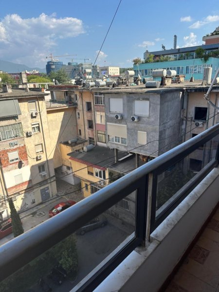 Tirane, jepet me qera apartament 2+1+Aneks+Ballkon Kati 6, 