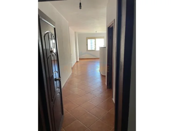 Durres, shitet apartament 2+1 Kati 3, 105 m² (Durres Plazhi Iliria)