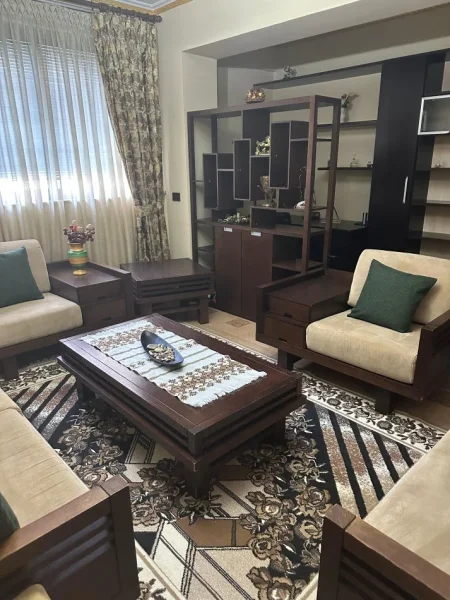 Tirane, jepet me qera apartament 2+1+Aneks+Ballkon Kati 6, 