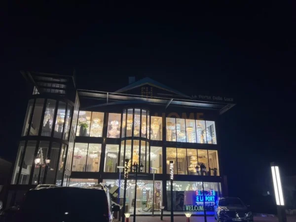 Elbasan, shitet ambjent biznesi Kati 0, 1.062 m² 1.700.000 € (ELBASAN)