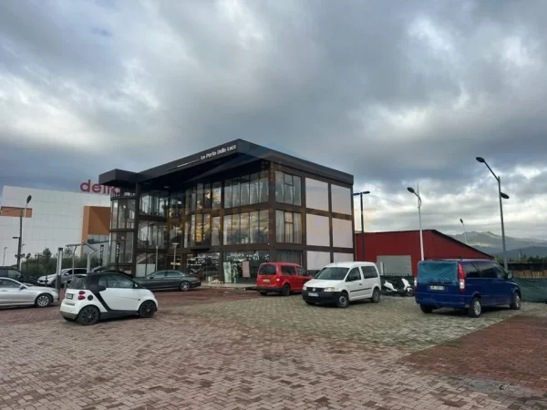 Elbasan, shitet ambjent biznesi Kati 0, 1.062 m² 1.700.000 € (ELBASAN)