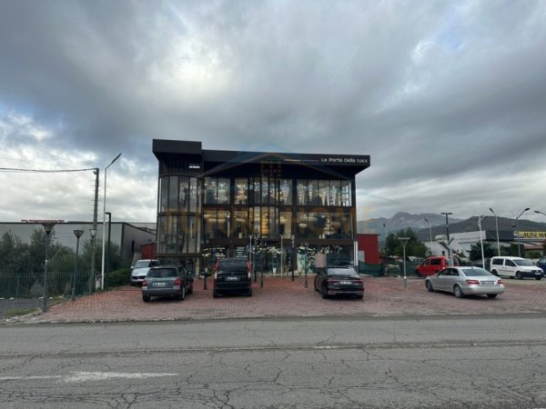 Elbasan, shitet ambjent biznesi Kati 0, 1.062 m² 1.700.000 € (ELBASAN)