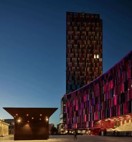 Tirane, jepet me qera zyre Kati 3, 245 m² 6.900 € (STADIUMI ARENA)