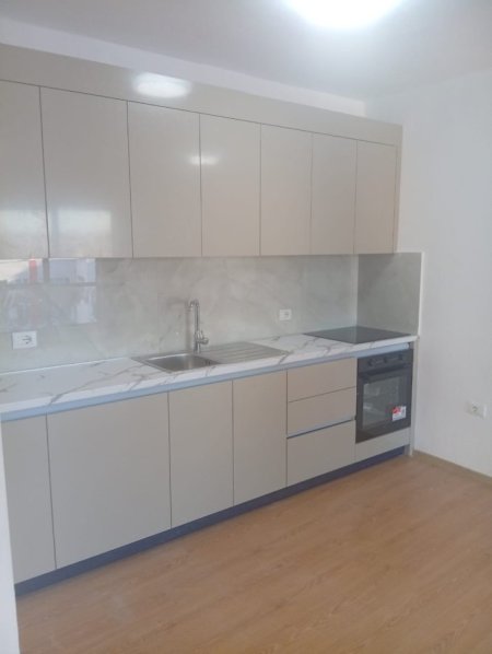 🏠 Jepet me Qera Apartament Bosh me Kuzhine  2+1+2 ne 5 Maji,  Kati 4, 125 m² 400 €uro