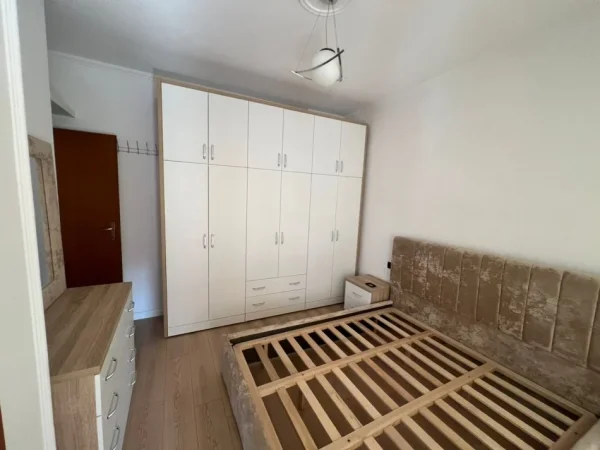 Tirane, jepet me qera apartament 1+1+Aneks+Ballkon , 73 m² 600 € (Kompleksi Delijorgji)