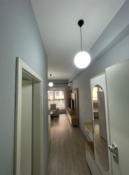 Tirane, jepet me qera apartament 2+1+Ballkon Kati 4, 80 m² 500 € (ali demi)